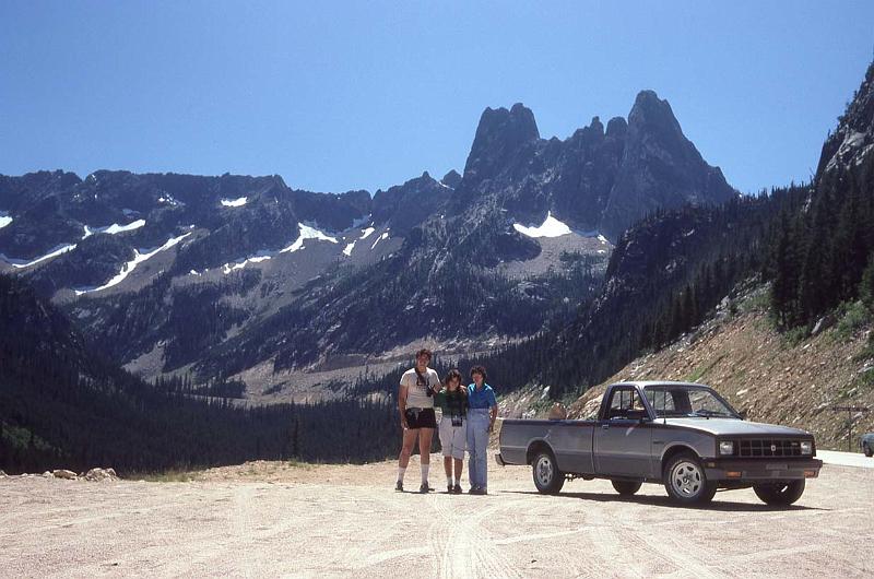 1985-021 Mom and Julie Jul-1985 Washington Pass.jpg
